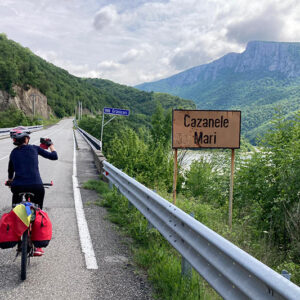 Cu bicicleta prin România: Banatul, Cheile Nerei și frumusețile Dunării